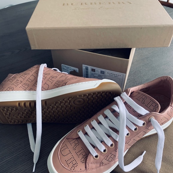 Burberry Sneakers Pale Pink - Picture 1 of 2